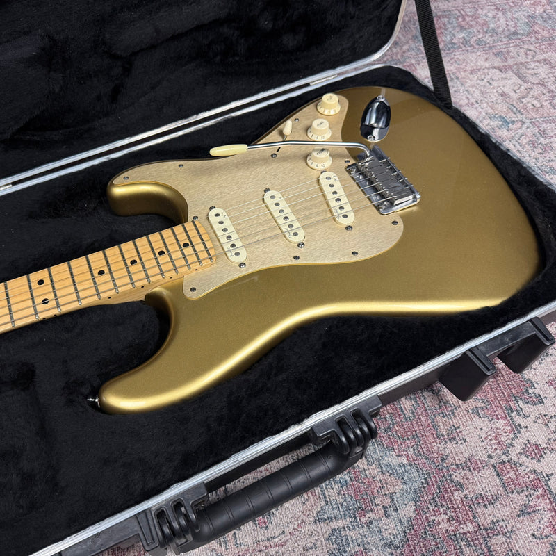 Fender FSR American Deluxe Stratocaster in Aztec Gold w/ Hard Case