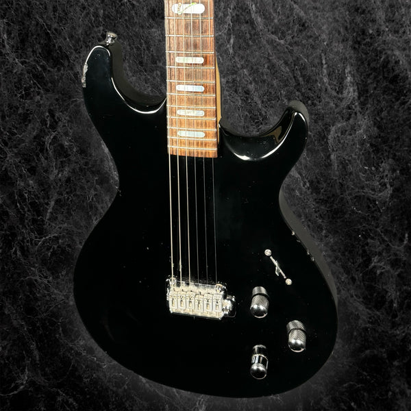 Line 6 Variax Electric Guitar in Gloss Black w/Gigbag