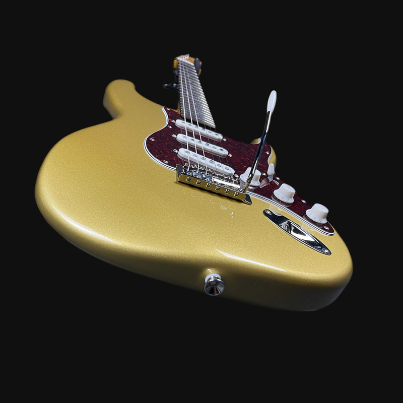 Squier Limited Edition FSR Squier Classic Vibe 60s Strat Electric Guitar in Aztec Gold