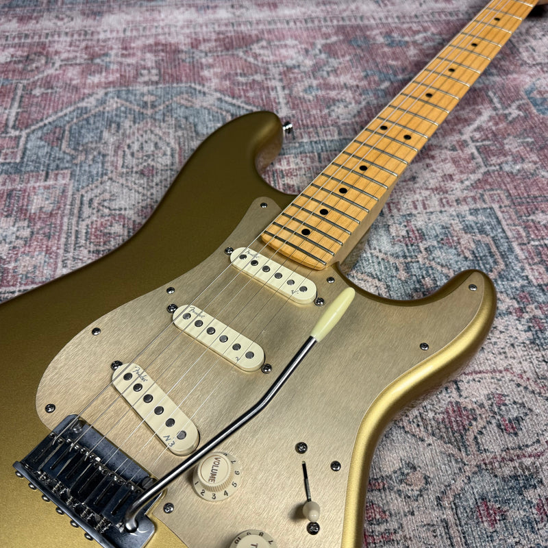 Fender FSR American Deluxe Stratocaster in Aztec Gold w/ Hard Case