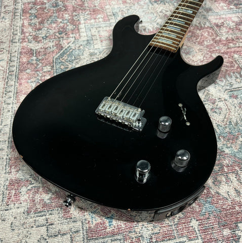 Line 6 Variax Electric Guitar in Gloss Black w/Gigbag