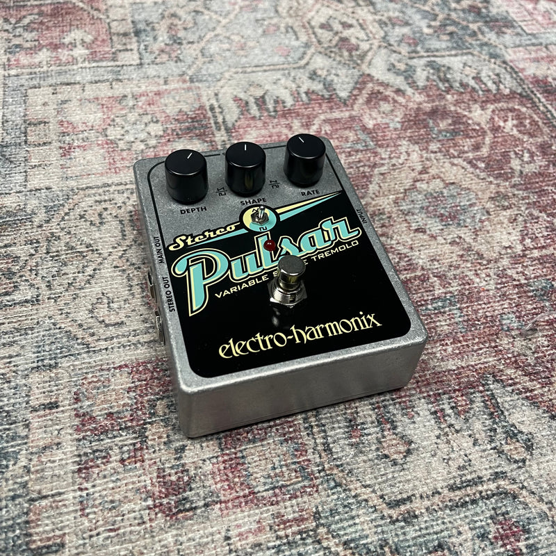 Electro Harmonix Stereo Pulsar Variable Shape Analog Tremolo