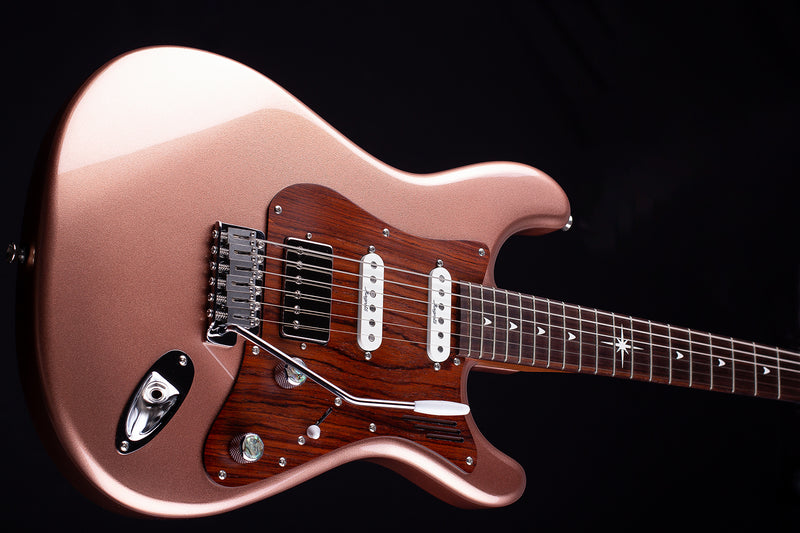 Magneto U-ONE Series | Sonnet Deluxe US-4300 in Apple Gold w/Gig Bag