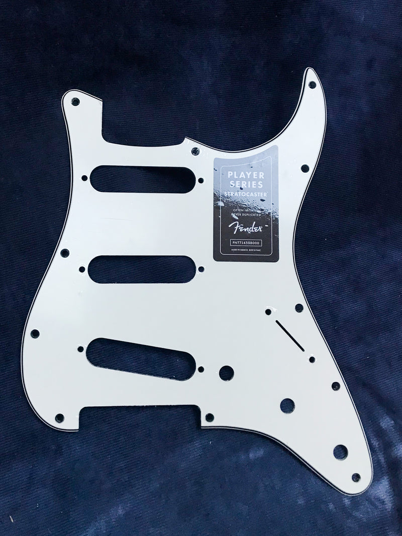 11-HOLE MODERN-STYLE STRATOCASTER® S/S/S PICKGUARD PARCHMENT